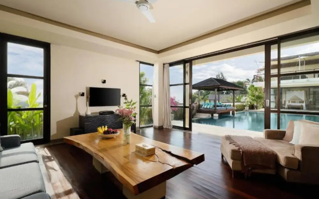 Villa Jamalu by Nakula