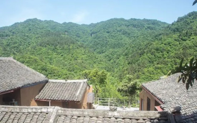 Wudang Mountain Longyuange Hotel