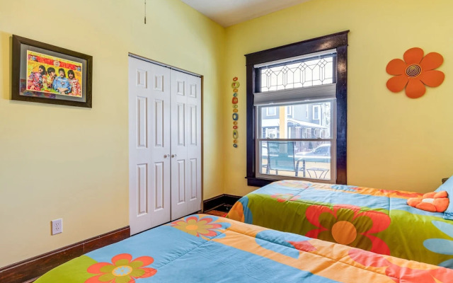 Retro-inspired Indy Home: Walk to Fountain Square!