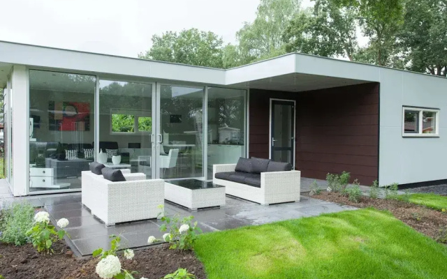 Light Bungalow With Dishwasher, Near Maastricht