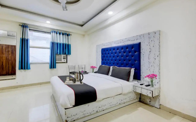 Collection O 701254 Hotel Golden Blue