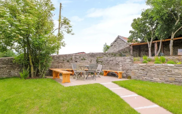The Old Farmhouse, Upper Pitts