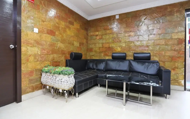 OYO 988 Hotel Metropolis Inn