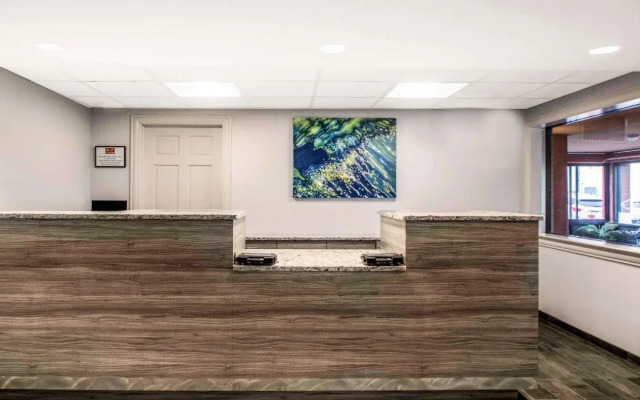 Econo Lodge Hicksville