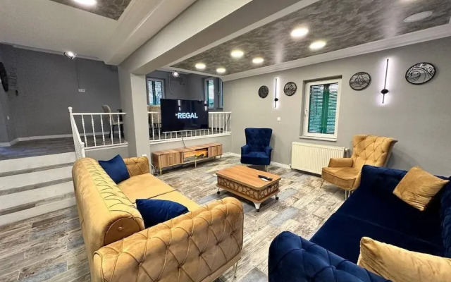 Yeşil Panjurlu Villa Otel