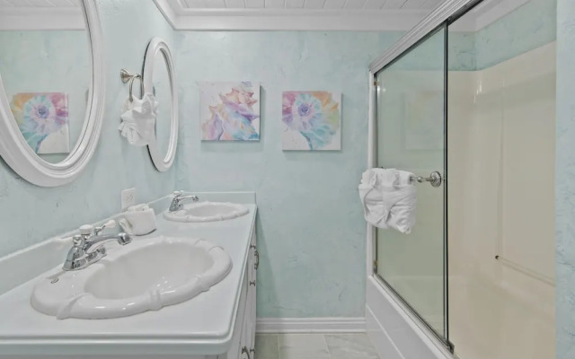 Green Reef #7- Emerald Horizon