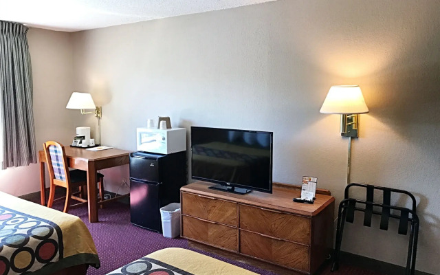Super 8 By Wyndham Madison East