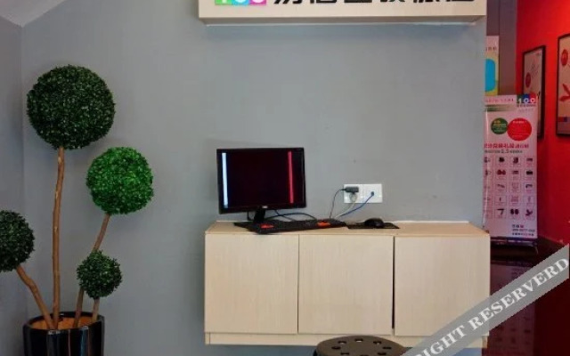 Yibai Chain Hotel (Shanghai Fengxian Renmin Road)