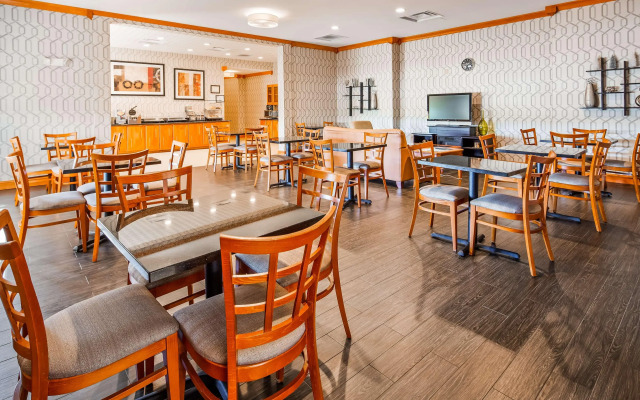 Best Western Plus Rose City Conference Center Inn