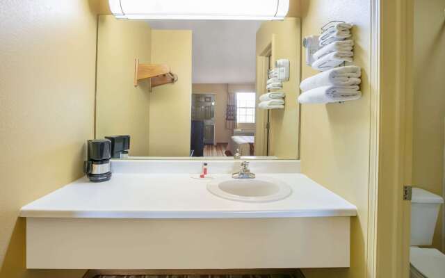 Super 8 by Wyndham Big Cabin/Vinita Area