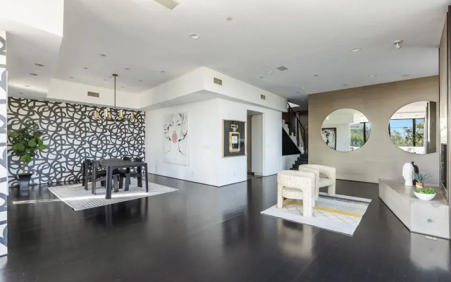 Bird Street Home min away from Sunset Blvd