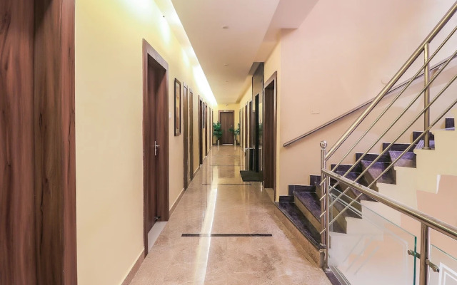 OYO 7583 Hotel Suraj Palace 1