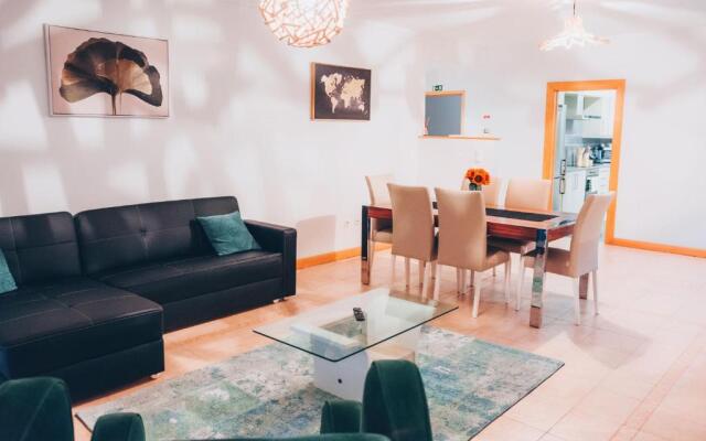 5 bedrooms in Privileged area with Ocean View