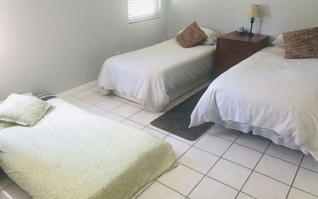 Entire 3 Bedrooms Guest House Close Beach Downtown