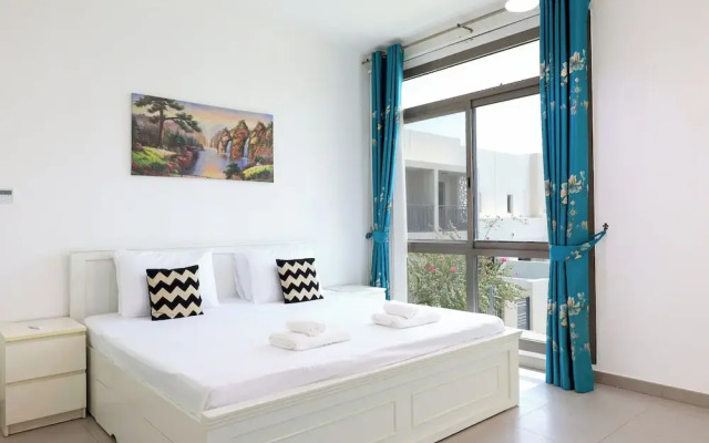 Luxury 4B and maid's with private garden