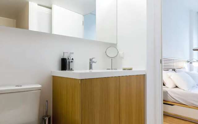 Great Acropolis view apartment in City Center