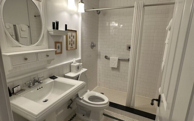 Buttermilk Falls Inn