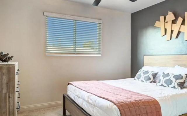 Amazing 4-bdrm W/backyard Paradise in Scottsdale!