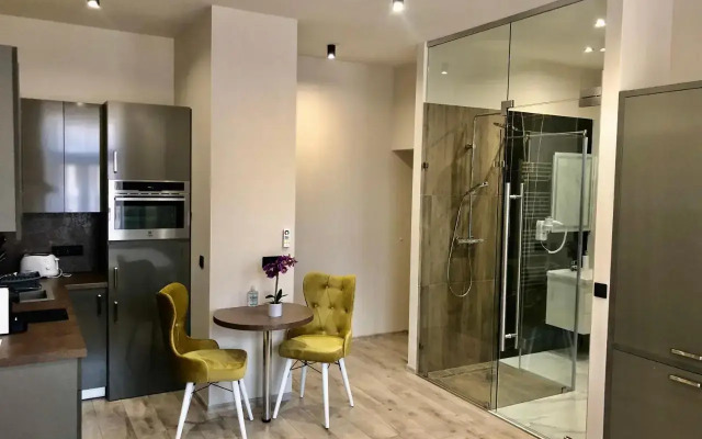 Silver Dawn Apartments