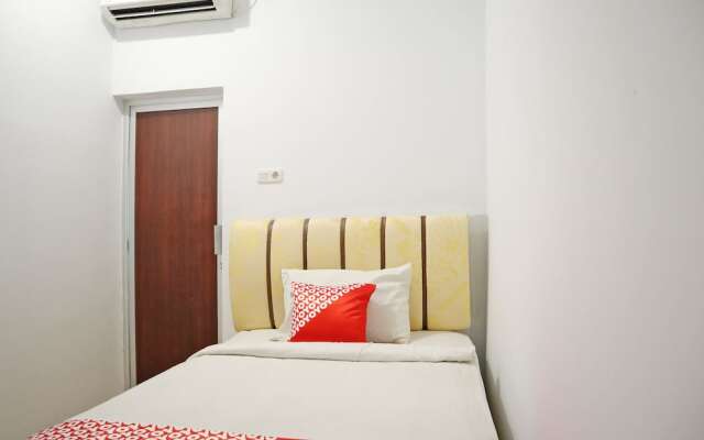 M Authentic Kost Man by OYO Rooms