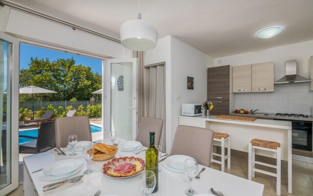 Beautiful Home in Kras With Wifi and 3 Bedrooms