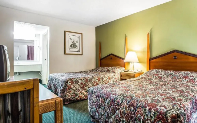 Super 8 Claremont