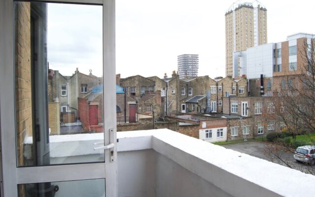 Modern 1 Bedroom in Shadwell With Balcony