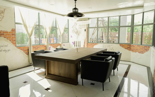 RQ Bangkok Sukhumvit 107 by Collection O