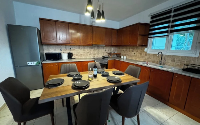 Skiathos Center Stylish 2 Bd w Balcony