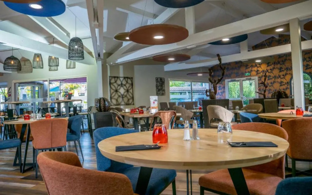 Отель Logis Hôtel Uzès Pont du Gard