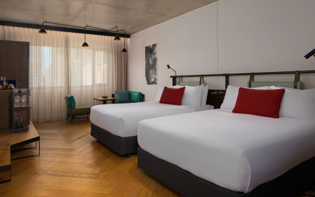 QT Melbourne – Guest Rooms – Melbourne
