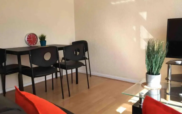 Modern 1 Bed Apartment - Leafy Chorlton Suburbs