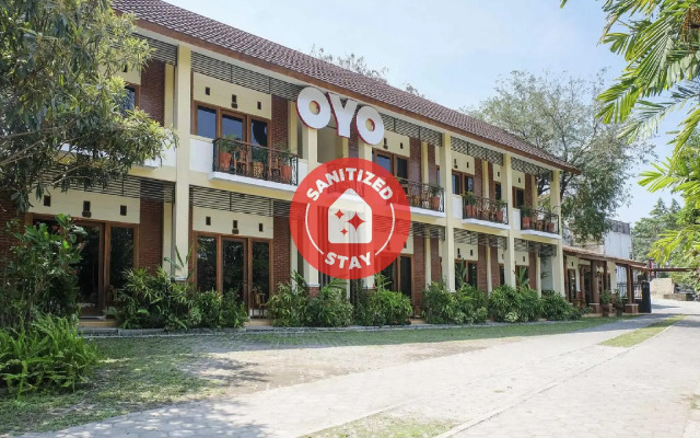 OYO 261 Sasono Putro Guest House