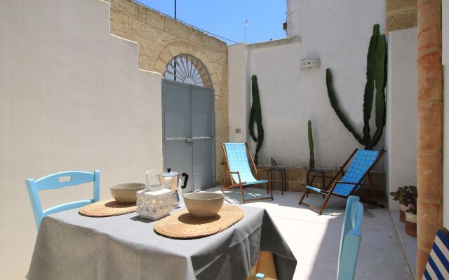 Le Bijou Court House