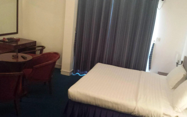 Manhattan Avenue Hotel