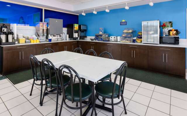 Days Inn by Wyndham Forsyth