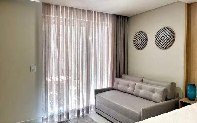 Hyde Park Terrace - by Living