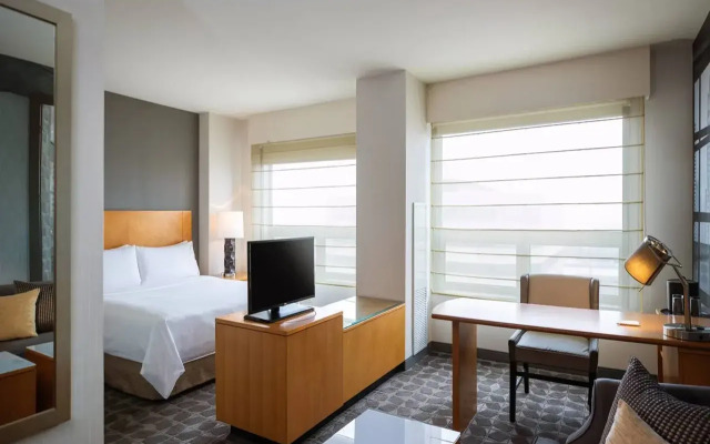 Renaissance Chicago O'Hare Suites Hotel