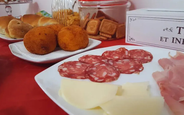 Samira - Rooms  Breakfast