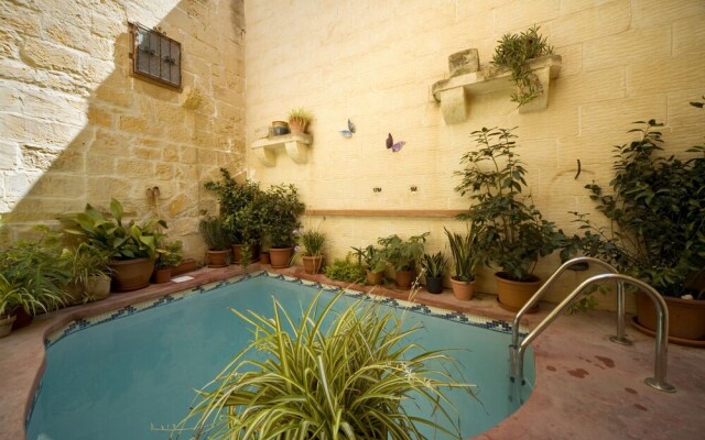 Tal-barun Farmhouse
