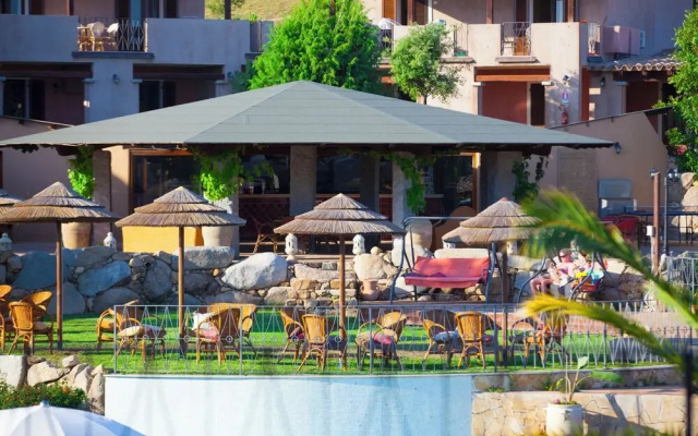Residence with pool in Campulongu