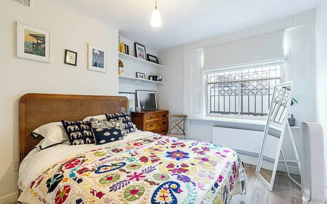 Colourful and Cosy Home in De Beauvoir Town