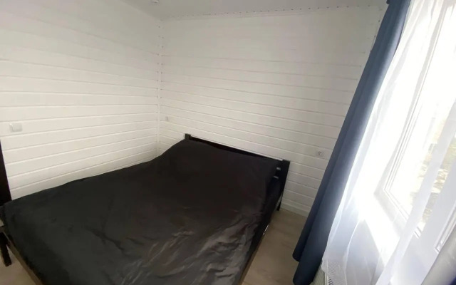 Дом у пруда