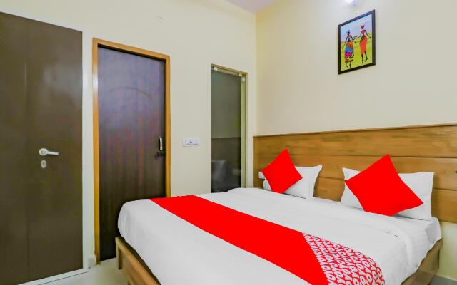 OYO 77472 Hotel Krishna