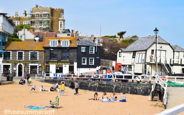 Popular - Modern Walpole Bay Apartment