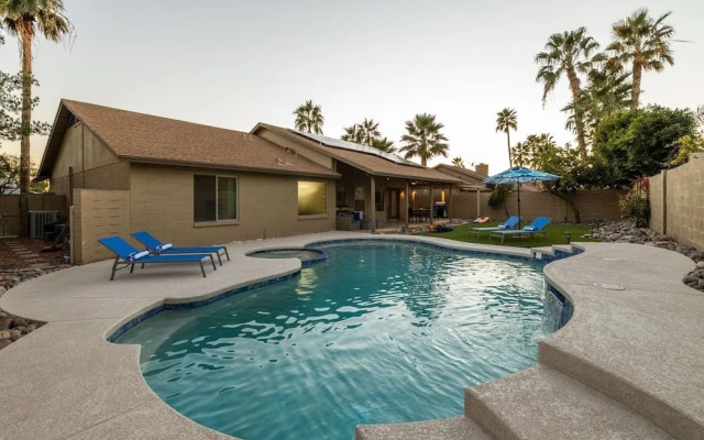 Scottsdale Friess 4 Bedroom Home by RedAwning