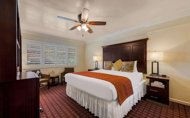 Clarion Collection Carmel Oaks Inn