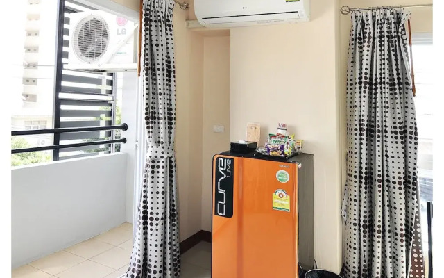 ZEN Rooms Inthamara Soi 49