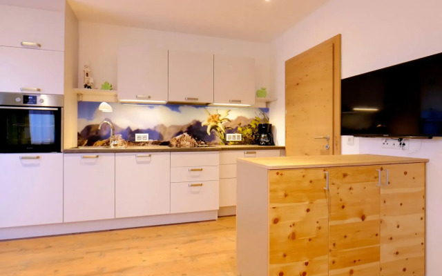 Top holiday apartment in Fügen with ski room and terrace