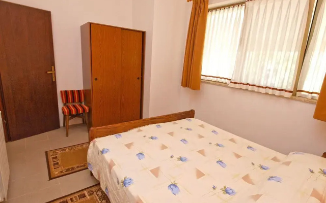 Apartment 894